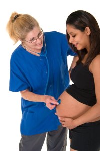 Midwife and pregnant woman