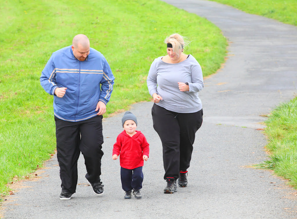 Overweight-Family-Jogging (1)