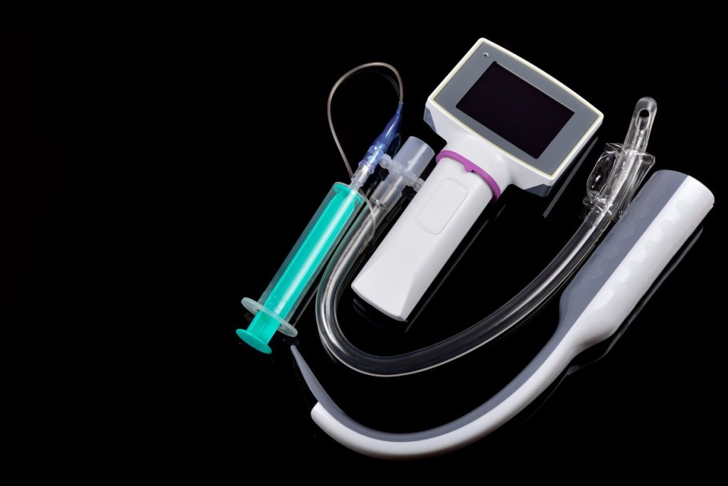 Set of tools for intubation: videolaryngoscopy